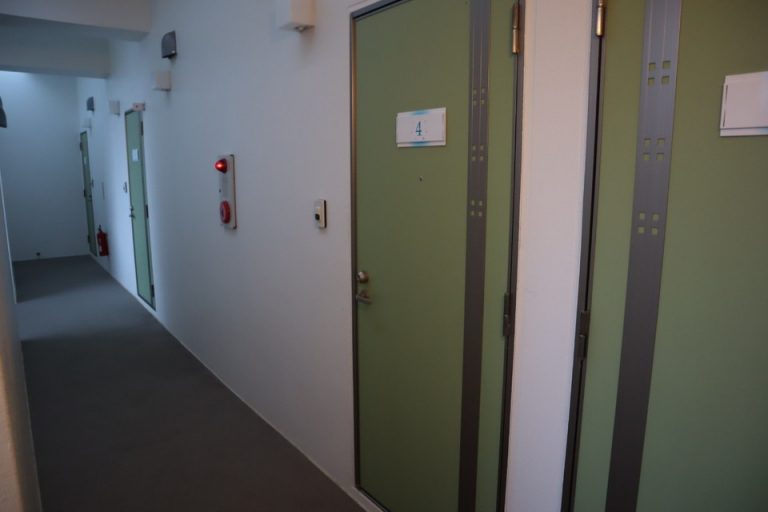 客室入口付近から廊下