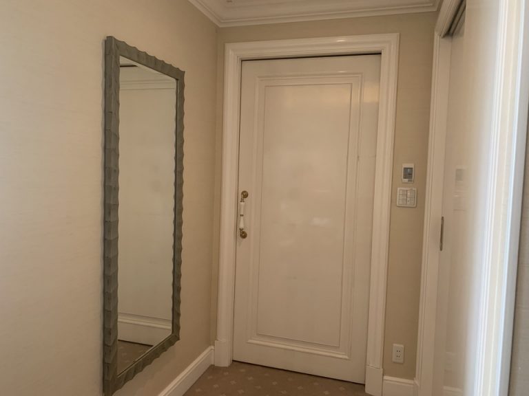 部屋入口(閉じた状態)