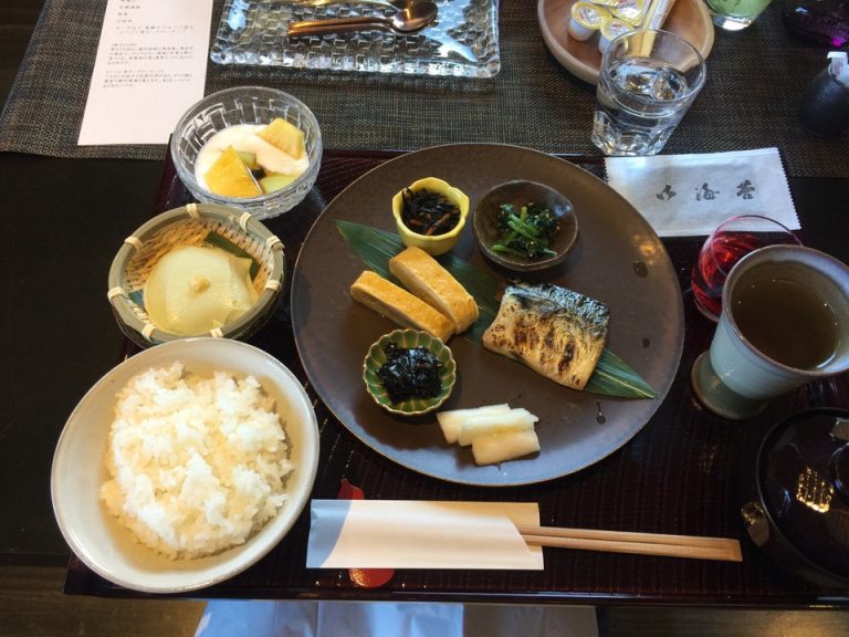 朝食は和食と洋食から選べます