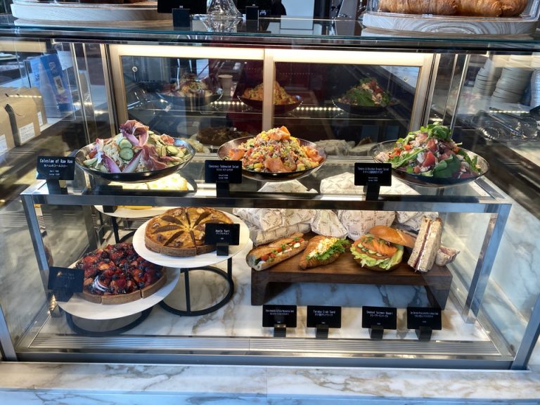 the jones cafeのショーケース(朝)