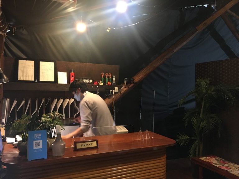 チェックインカウンター