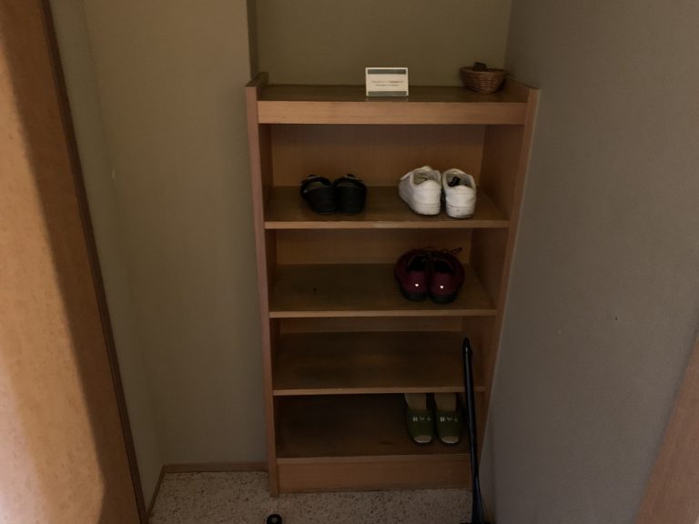 客室入り口 下駄箱