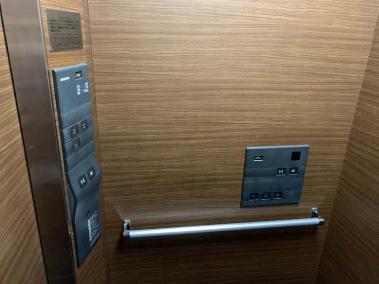 【エレベーター階数ボタン】手すり付き1