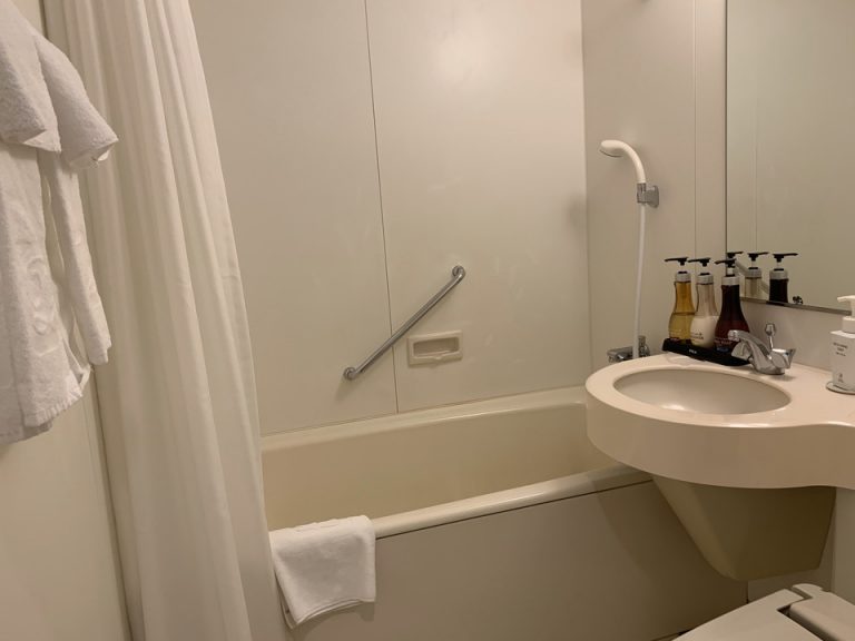 バスルーム入り口から全体