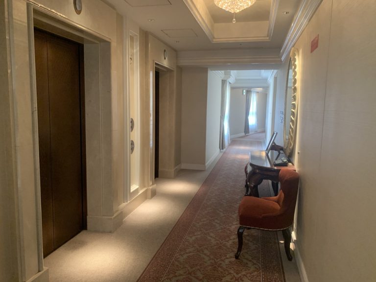 客室階エレベーターホール