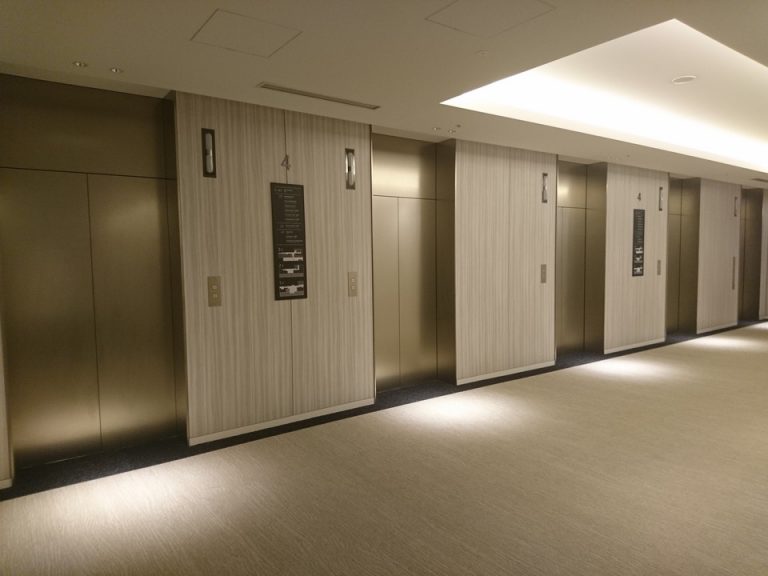 客室階エレベーターホール