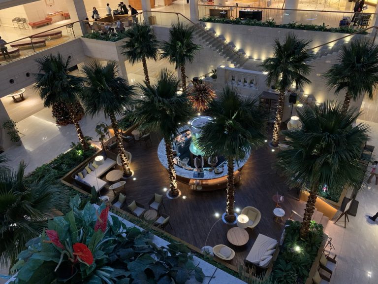 エントランス(夜)