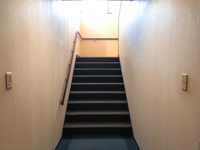 旅館内は階段のみです
