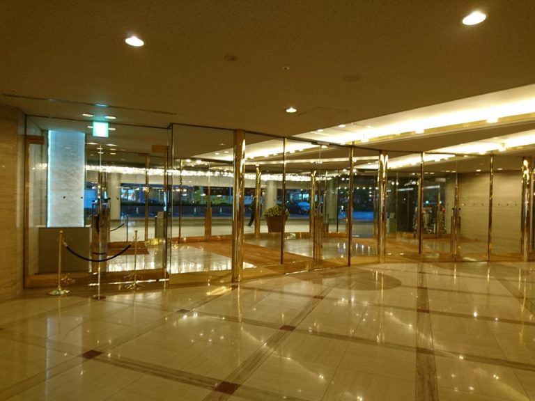 1階エントランス内観