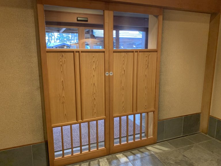 エントランス内観