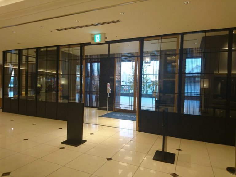 エントランス内観