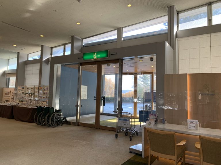 エントランス内観