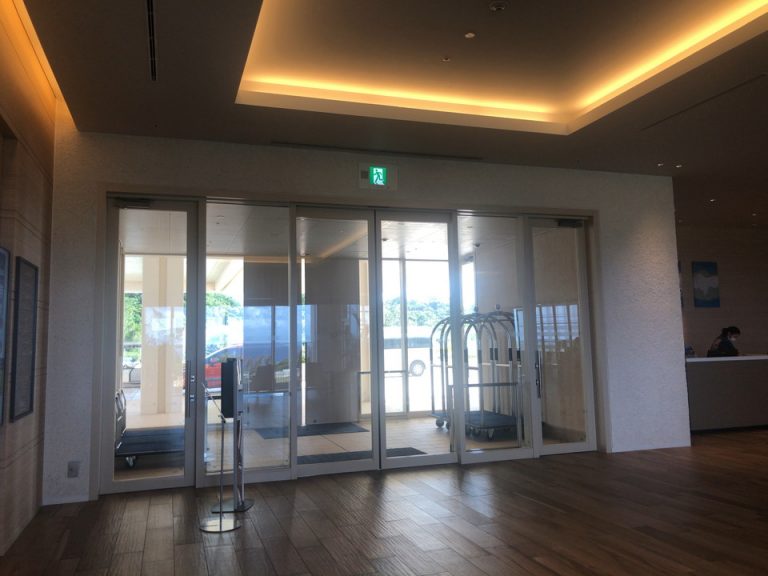 エントランス内観