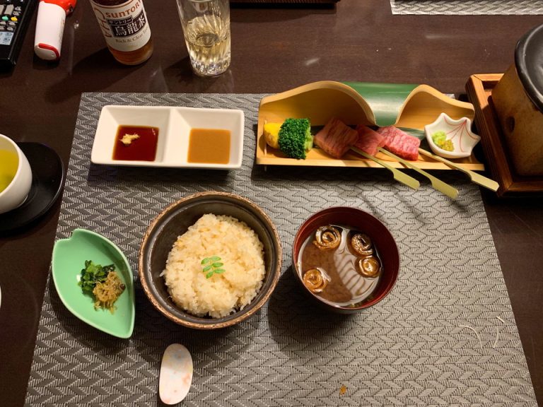 【夕食】ごはん、お味噌汁2