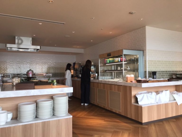 ラウンジドリンクバー全体