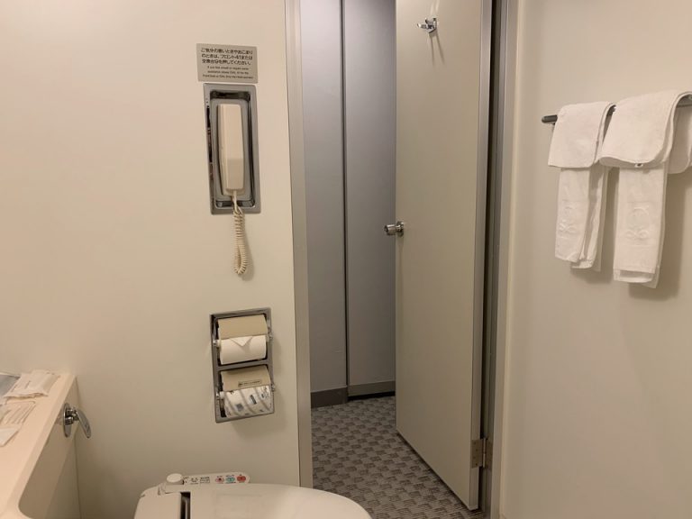 バスルーム内から入り口