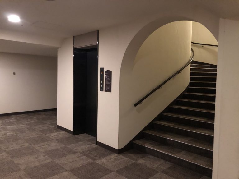 客室階 4F エレベーターホール