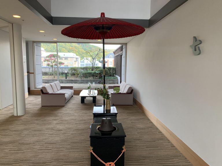 客室階エレベーター前