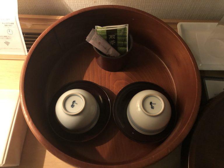 湯呑みが入っていた1
