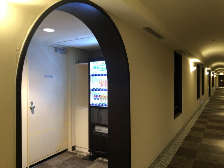 客室 4F 廊下の自販機