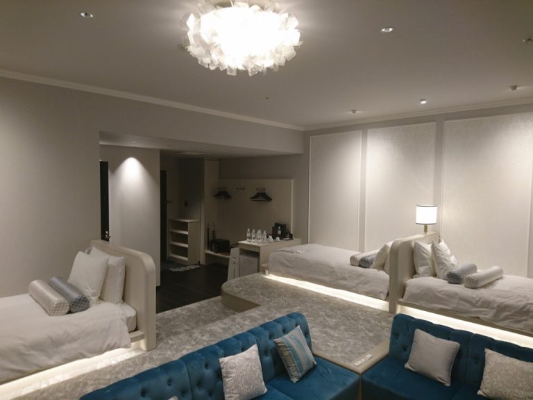 客室全体(入口方向)