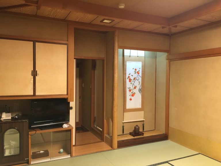 客室全体入口方向