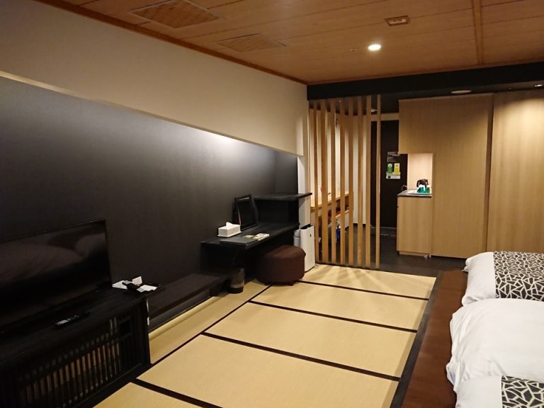 客室全体(入口方向)