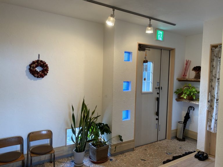 内側から見た入り口