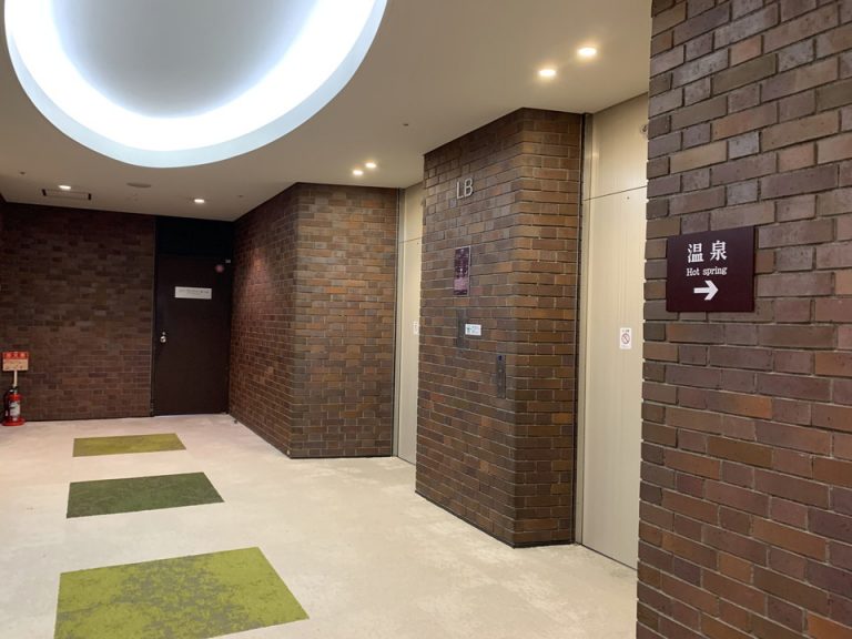 エレベーターホールフロント階