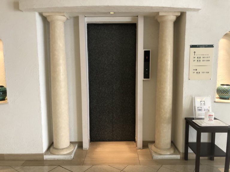 エレベーターホール(フロント階)