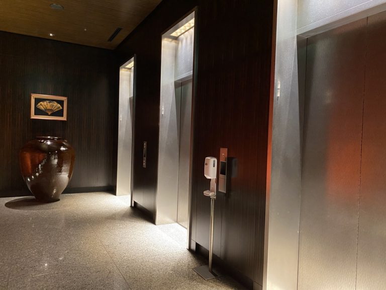 エレベーターホールフロント階