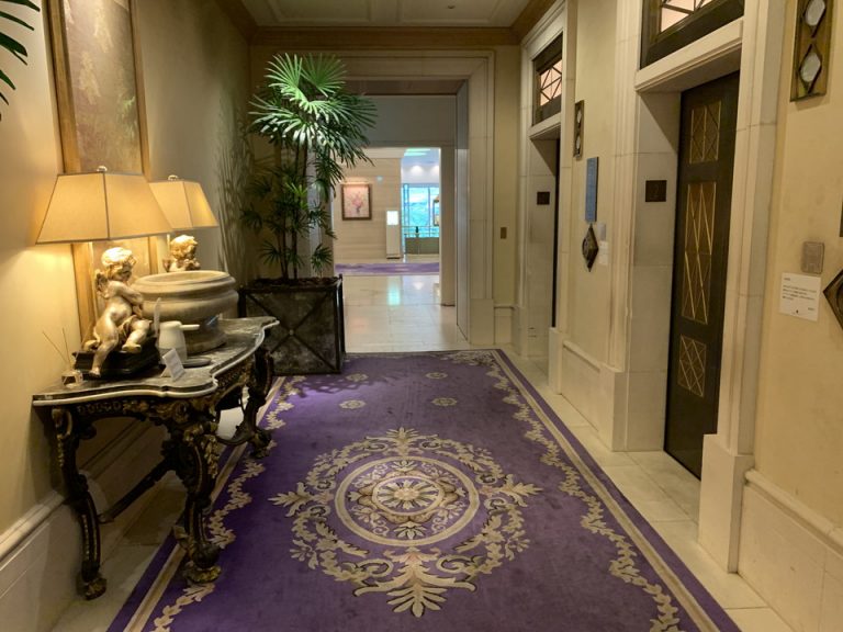 エレベーターホールフロント階