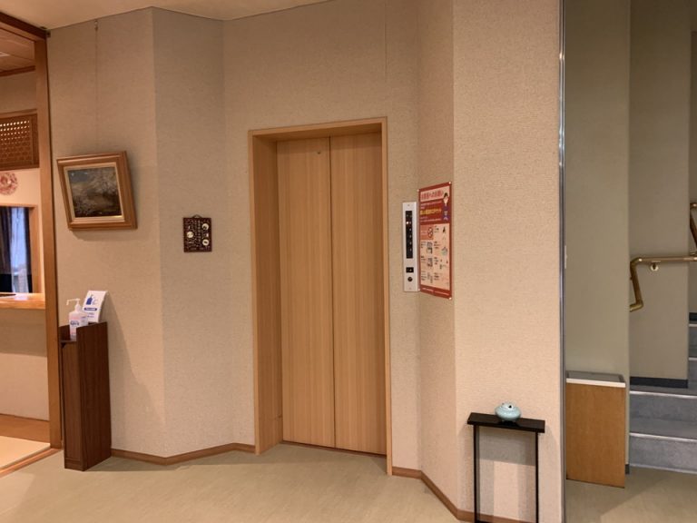 エレベーターホールフロント階