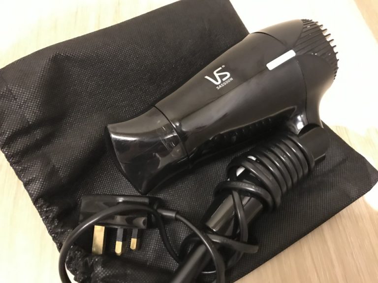 ドライヤー ドライヤーはヴィダルサスーンのものでした。表示はありませんが、1200Wだと思います。