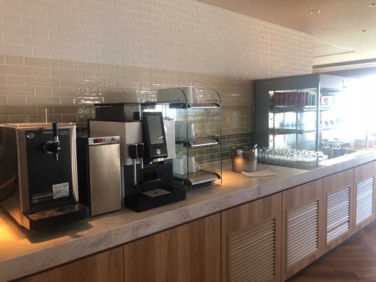 ラウンジカフェバー