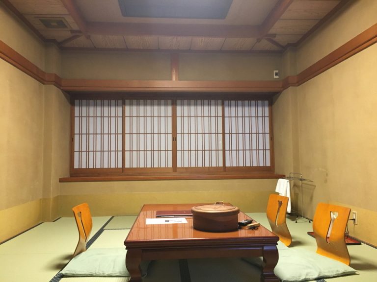 客室全体(窓際方向)