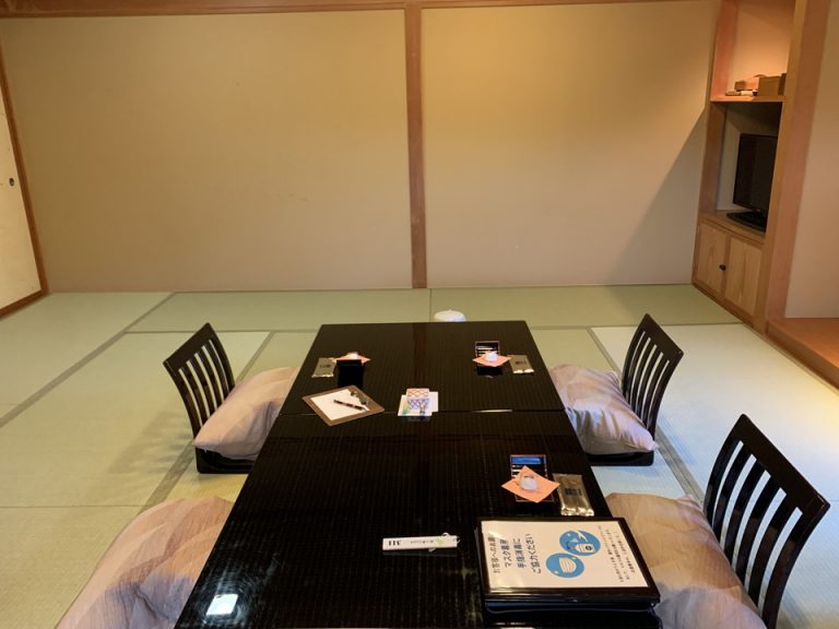 客室全体(窓際方向)