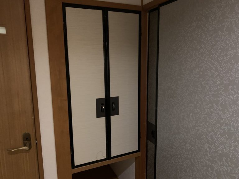 クローゼット外観(閉じた状態)