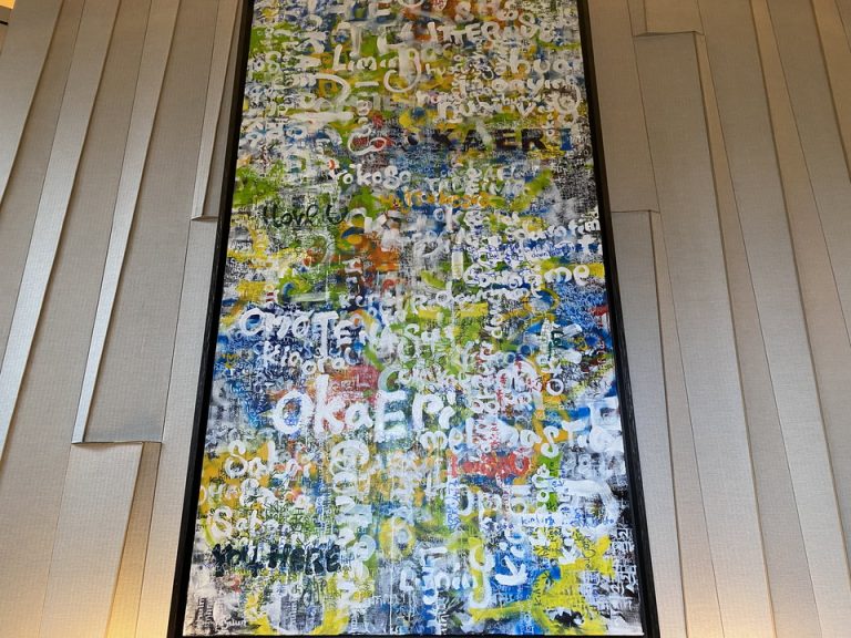 エントランスを入って目の前の絵