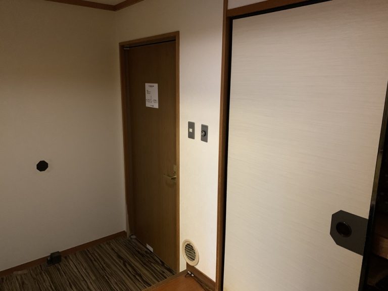 客室入口内観ドア