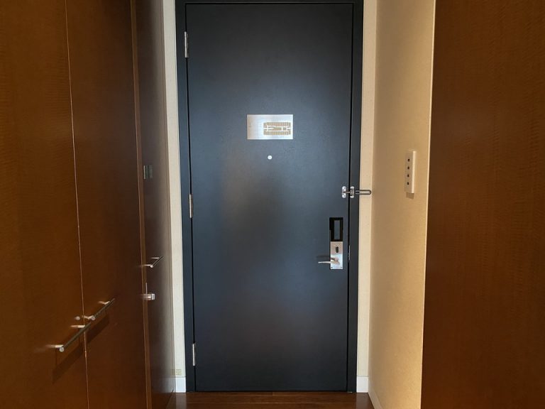 客室入口内観ドア