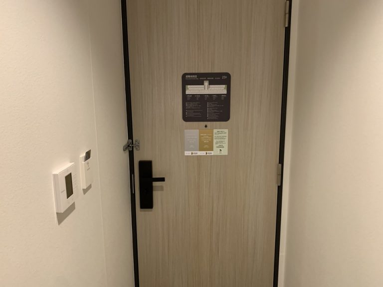 客室入口内観ドア