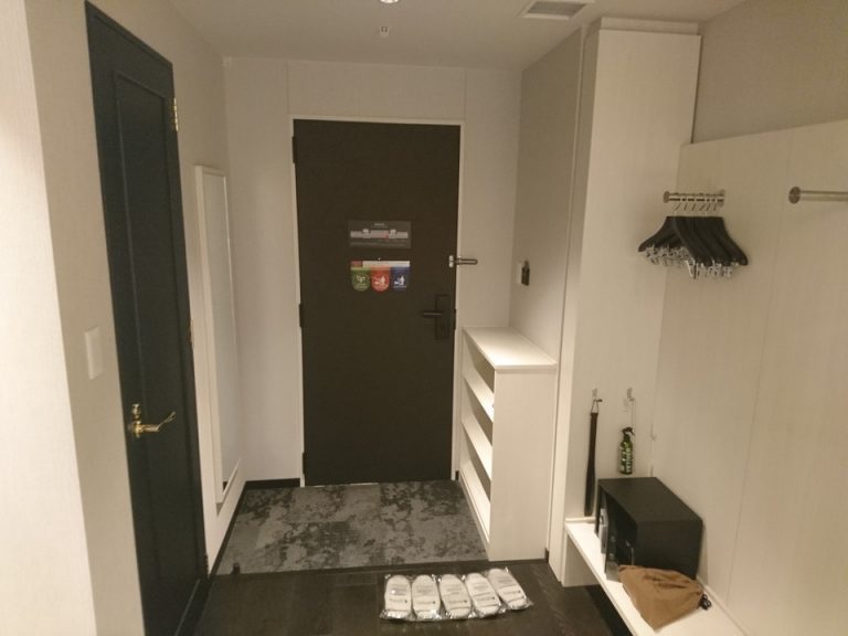 客室入口内観ドア