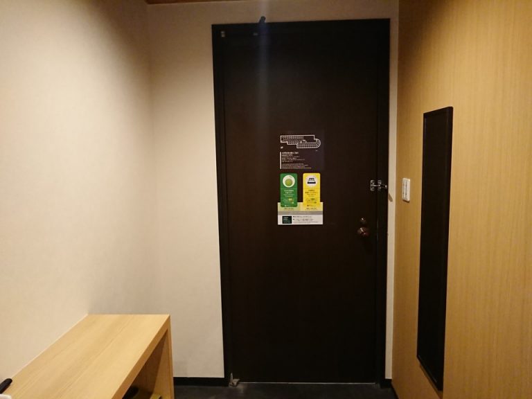 客室入口内観ドア