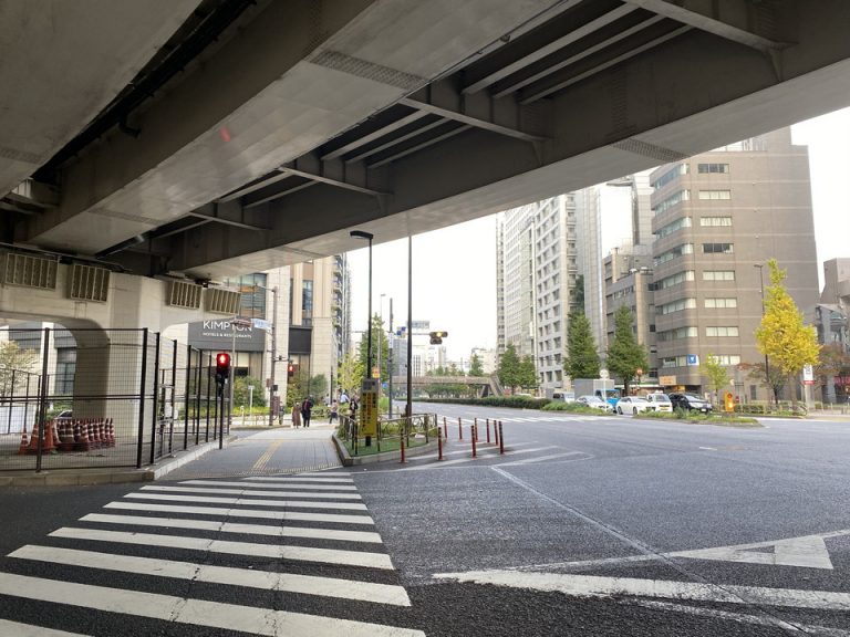 ホテル前の道路