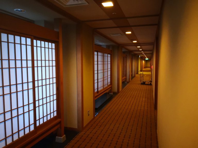13_客室入口付近廊下