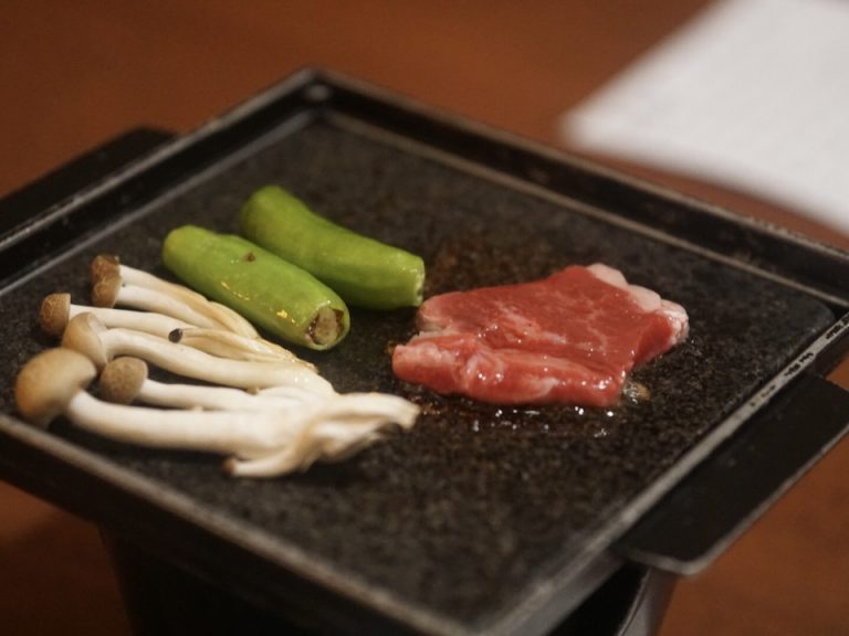 夕食・池田牛の石焼き