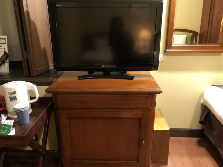 ベットから見たテレビ