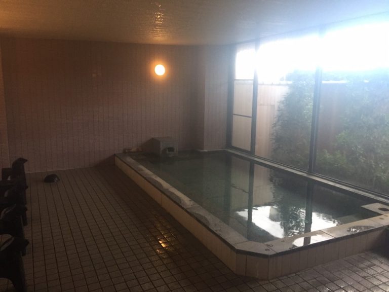 内湯は銀泉です