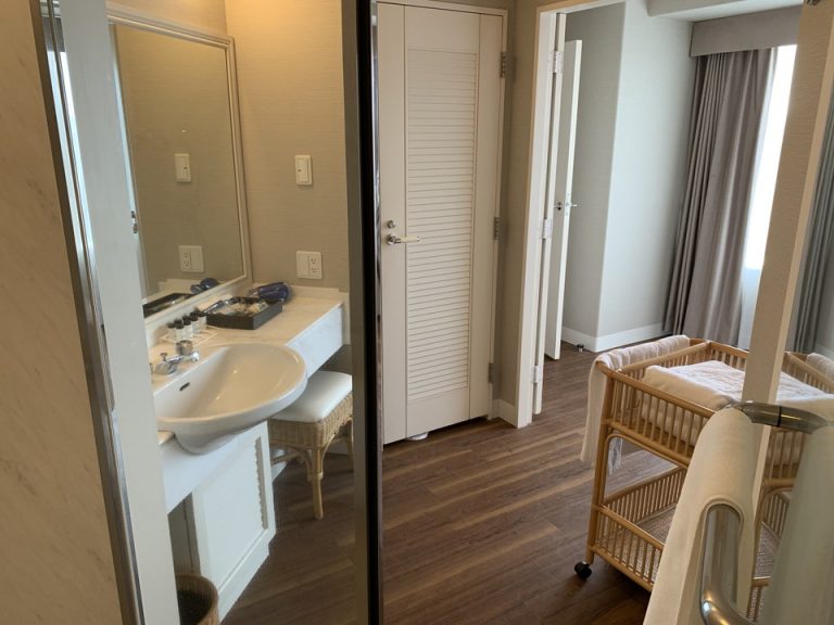 バスルームから洗面所